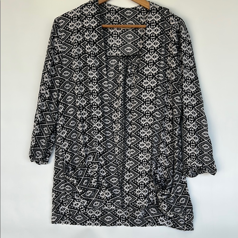 🌼3 for$15🌼Hollister Open Front Cardigan Kimono Black and White Geometric Pattern